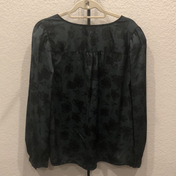 NWOT! Ava & Viv green/black floral v neck blouse - Picture 4 of 5